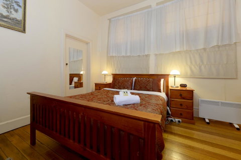 Edinburgh Gallery Bed & Breakfast - Palm Beach Accommodation 11