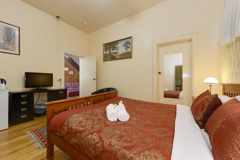 Edinburgh Gallery Bed & Breakfast - Palm Beach Accommodation 19
