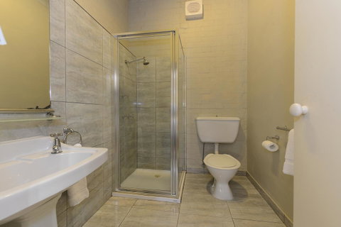 Edinburgh Gallery Bed & Breakfast - Palm Beach Accommodation 15