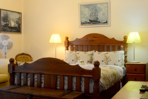 Edinburgh Gallery Bed & Breakfast - Palm Beach Accommodation 43