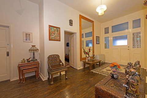 Edinburgh Gallery Bed & Breakfast - Palm Beach Accommodation 2