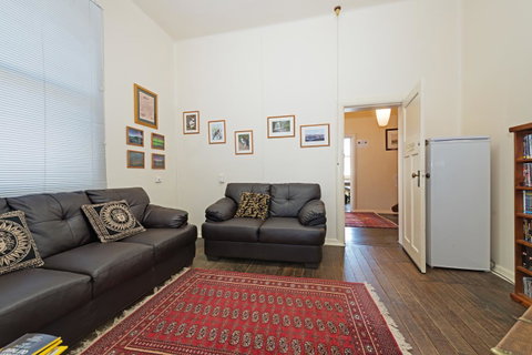 Edinburgh Gallery Bed & Breakfast - Palm Beach Accommodation 3