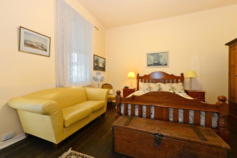 Edinburgh Gallery Bed & Breakfast - Palm Beach Accommodation 31