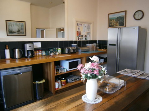 Edinburgh Gallery Bed & Breakfast - Palm Beach Accommodation 5