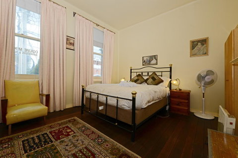 Edinburgh Gallery Bed & Breakfast - Palm Beach Accommodation 25