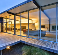 Cloudy Bay Beach House - Palm Beach Accommodation