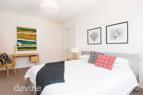 Devine Stays - Westside Apartment On Elizabeth - Palm Beach Accommodation 11