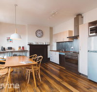 Devine Stays - Westside Apartment on Elizabeth - Palm Beach Accommodation