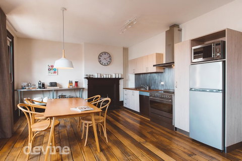 Devine Stays - Westside Apartment On Elizabeth - Palm Beach Accommodation 0