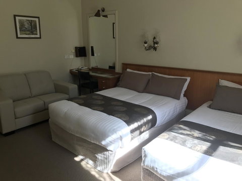 Campbell St Lodge - Palm Beach Accommodation 12