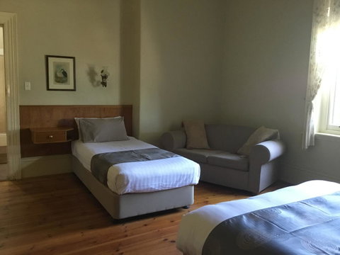Campbell St Lodge - Palm Beach Accommodation 6