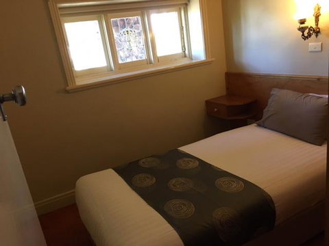 Campbell St Lodge - Palm Beach Accommodation 8