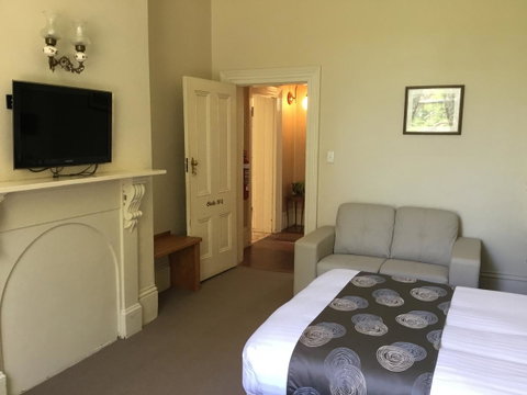 Campbell St Lodge - Palm Beach Accommodation 10