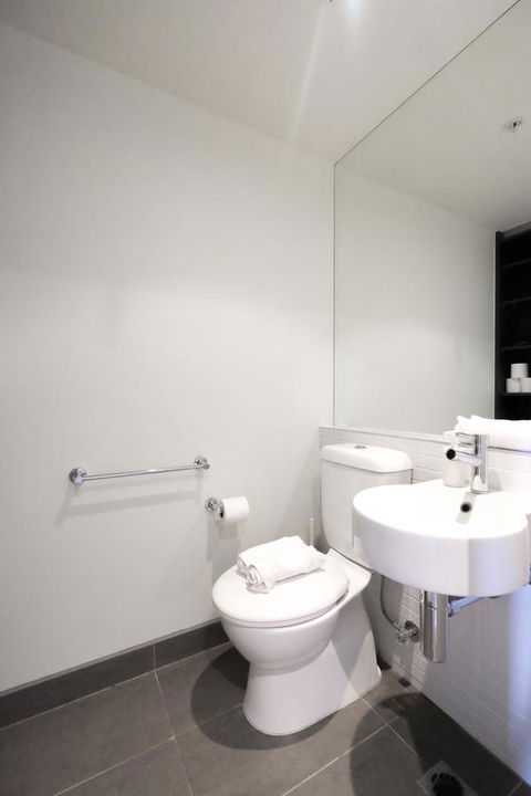 Mono Apartments On Franklin Street - Palm Beach Accommodation 11