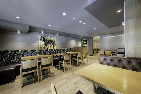 Brady Hotels Central Melbourne - Palm Beach Accommodation 15