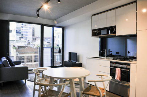 Mono Apartments On La Trobe Street - Palm Beach Accommodation 0