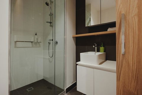 Mono Apartments On La Trobe Street - Palm Beach Accommodation 4