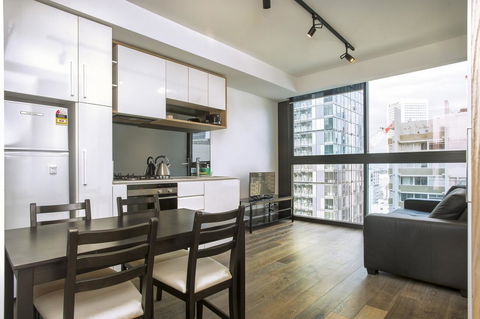Mono Apartments On La Trobe Street - Palm Beach Accommodation 6