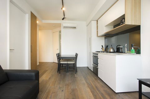Mono Apartments On La Trobe Street - Palm Beach Accommodation 7