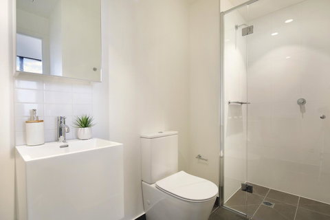 Experience Platinum Hotel Apartments - Palm Beach Accommodation 27