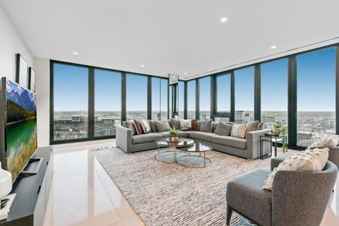 Experience Platinum Hotel Apartments - Palm Beach Accommodation 17