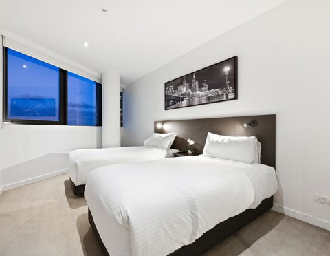 Experience Platinum Hotel Apartments - Palm Beach Accommodation 6