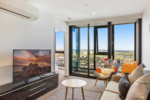 Experience Platinum Hotel Apartments - Palm Beach Accommodation 5