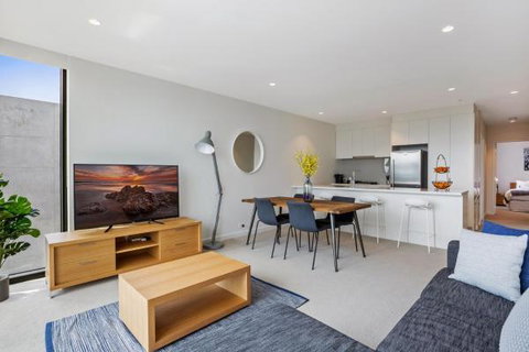 Experience Platinum Hotel Apartments - Palm Beach Accommodation 3