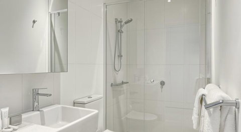 Experience Platinum Hotel Apartments - Palm Beach Accommodation 24