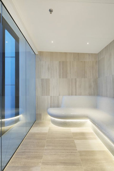 Experience Platinum Hotel Apartments - Palm Beach Accommodation 30