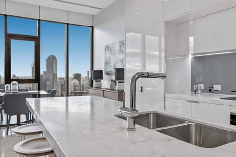Experience Platinum Hotel Apartments - Palm Beach Accommodation 7