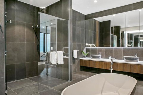 Experience Platinum Hotel Apartments - Palm Beach Accommodation 21