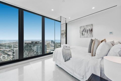 Experience Platinum Hotel Apartments - Palm Beach Accommodation 13