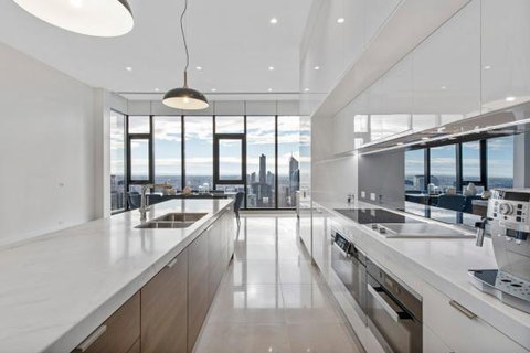 Experience Platinum Hotel Apartments - Palm Beach Accommodation 15