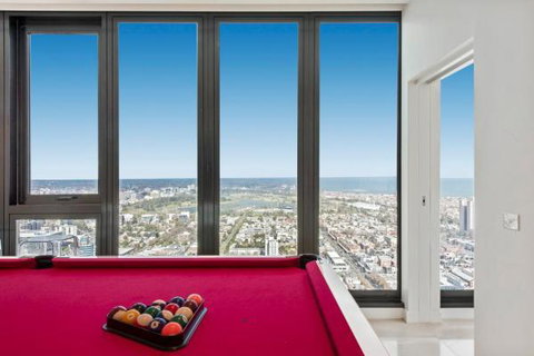 Experience Platinum Hotel Apartments - Palm Beach Accommodation 12