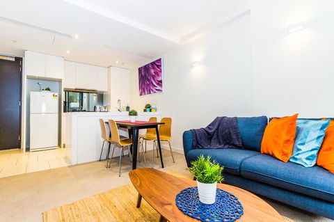 Stay Like Home - Palm Beach Accommodation 24