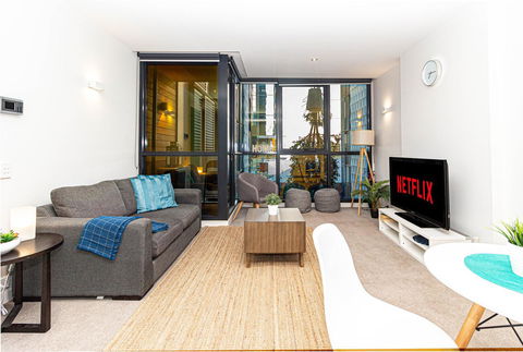 Stay Like Home - Palm Beach Accommodation 5