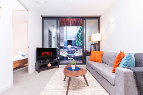 Stay Like Home - Palm Beach Accommodation 13