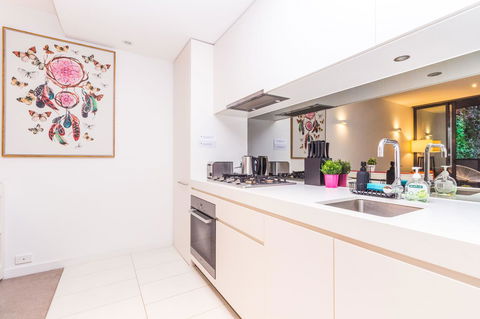 Stay Like Home - Palm Beach Accommodation 9