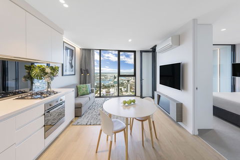 Imagine Lighthouse - Palm Beach Accommodation 4