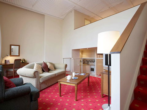 Grand Hotel Melbourne - Palm Beach Accommodation 39