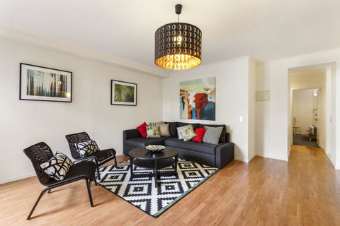 Melbourne Luxury Paradise - Palm Beach Accommodation 3