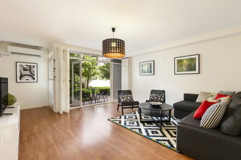 Melbourne Luxury Paradise - Palm Beach Accommodation 2