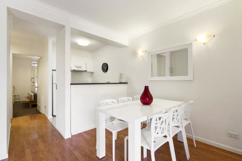 Melbourne Luxury Paradise - Palm Beach Accommodation 6