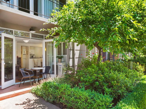 Melbourne Luxury Paradise - Palm Beach Accommodation 10