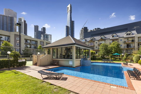 Melbourne Luxury Paradise - Palm Beach Accommodation 7