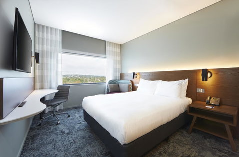 Holiday Inn Express Melbourne Southbank, An IHG Hotel - Palm Beach Accommodation 1