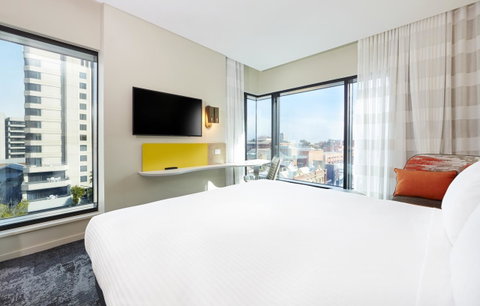 Holiday Inn Express Melbourne Southbank, An IHG Hotel - Palm Beach Accommodation 2