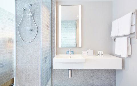 Holiday Inn Express Melbourne Southbank, An IHG Hotel - Palm Beach Accommodation 12