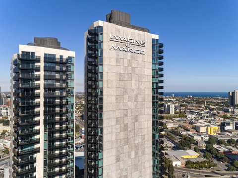 Imagine Marco - Palm Beach Accommodation 7